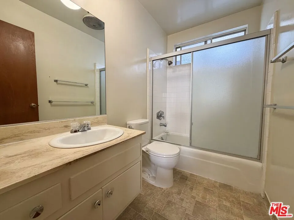 1261 Granville Avenue #6 Los Angeles, CA 90025