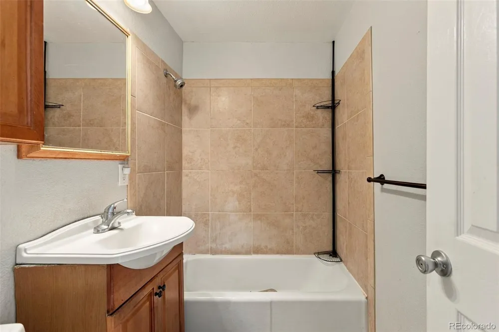 11959 E 7th Avenue Aurora, CO 80010