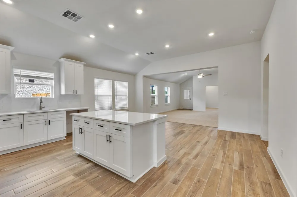 3206 Emerald Hills Drive Angleton, TX 77515