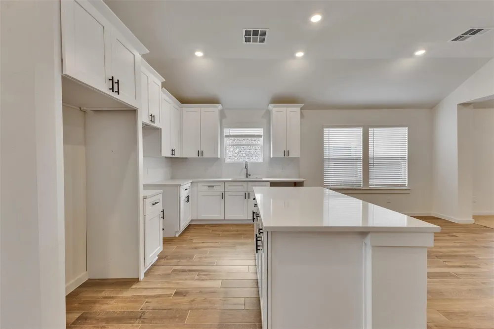 3206 Emerald Hills Drive Angleton, TX 77515