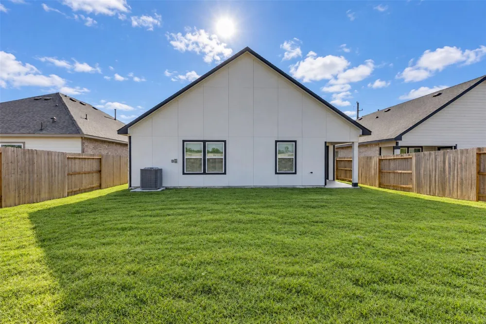 3206 Emerald Hills Drive Angleton, TX 77515
