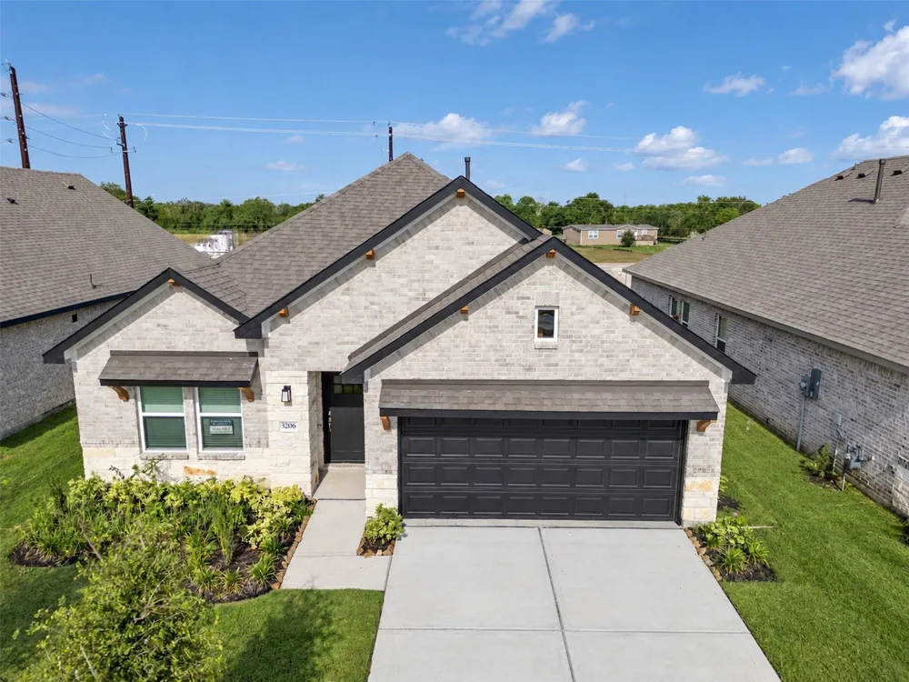 3206 Emerald Hills Drive Angleton, TX 77515