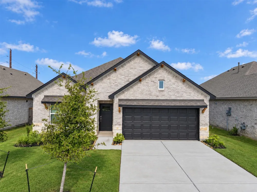 3206 Emerald Hills Drive Angleton, TX 77515