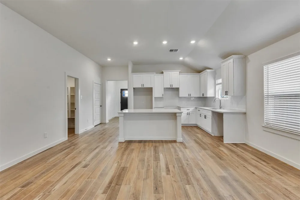 3206 Emerald Hills Drive Angleton, TX 77515