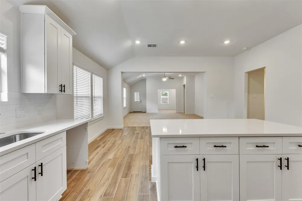 3206 Emerald Hills Drive Angleton, TX 77515