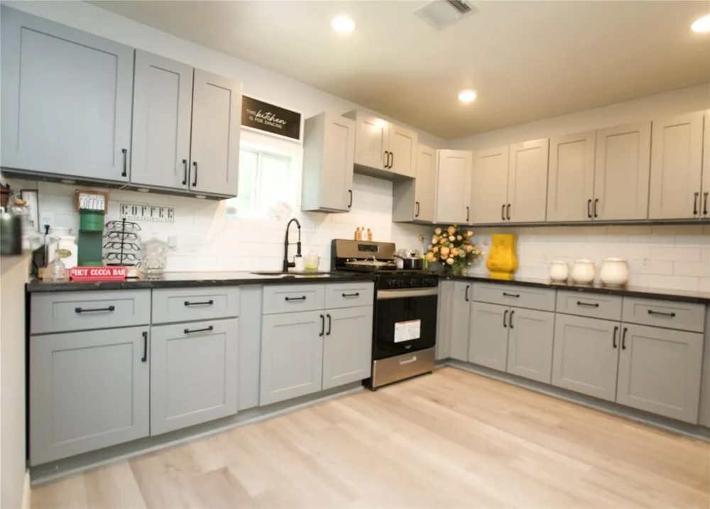 1313 County Road 5023 Cleveland, TX 77327