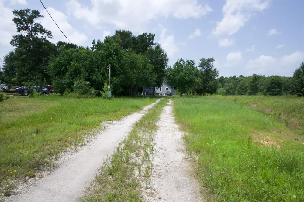 1313 County Road 5023 Cleveland, TX 77327