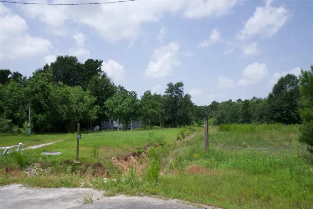1313 County Road 5023 Cleveland, TX 77327