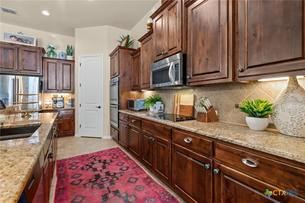 638 Cambridge Drive New Braunfels, TX 78132