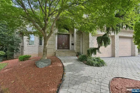 17 Bayview Avenue