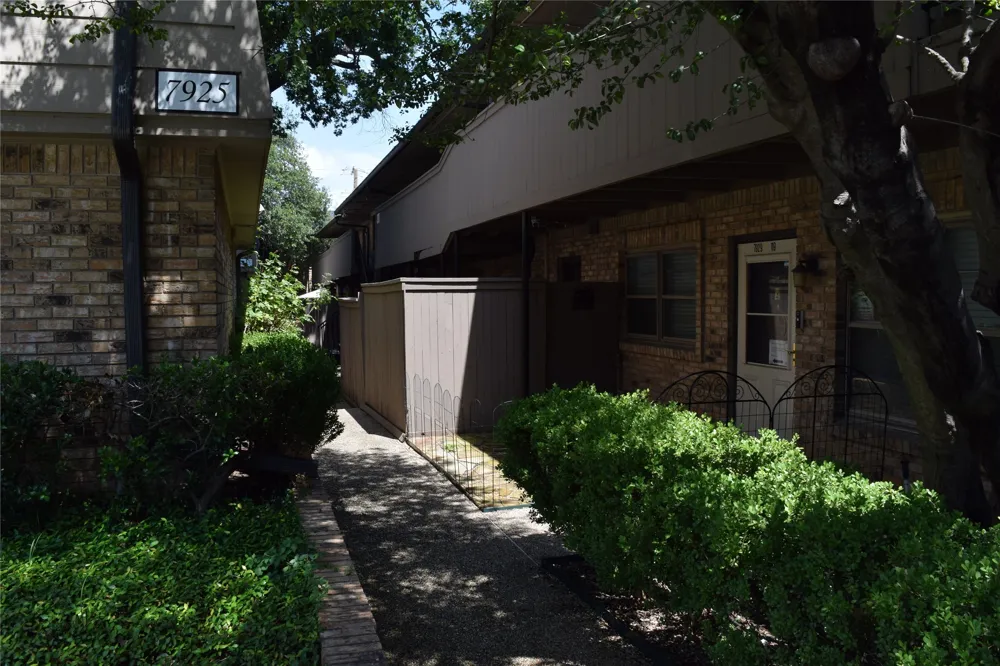 7931 Royal Lane #216 Dallas, TX 75230