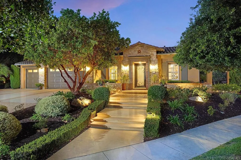6936 SITIO CORDERO Carlsbad, CA 92009