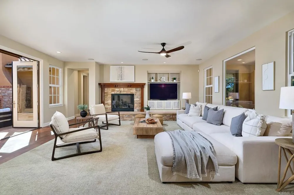 6936 SITIO CORDERO Carlsbad, CA 92009