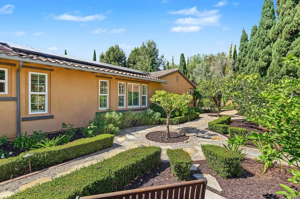 6936 SITIO CORDERO Carlsbad, CA 92009
