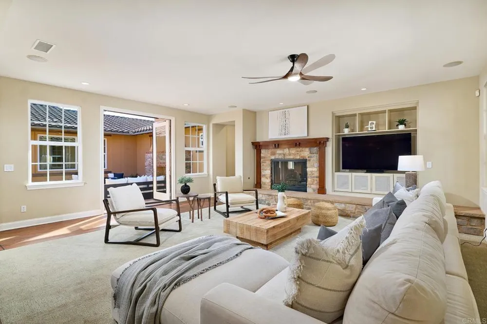 6936 SITIO CORDERO Carlsbad, CA 92009