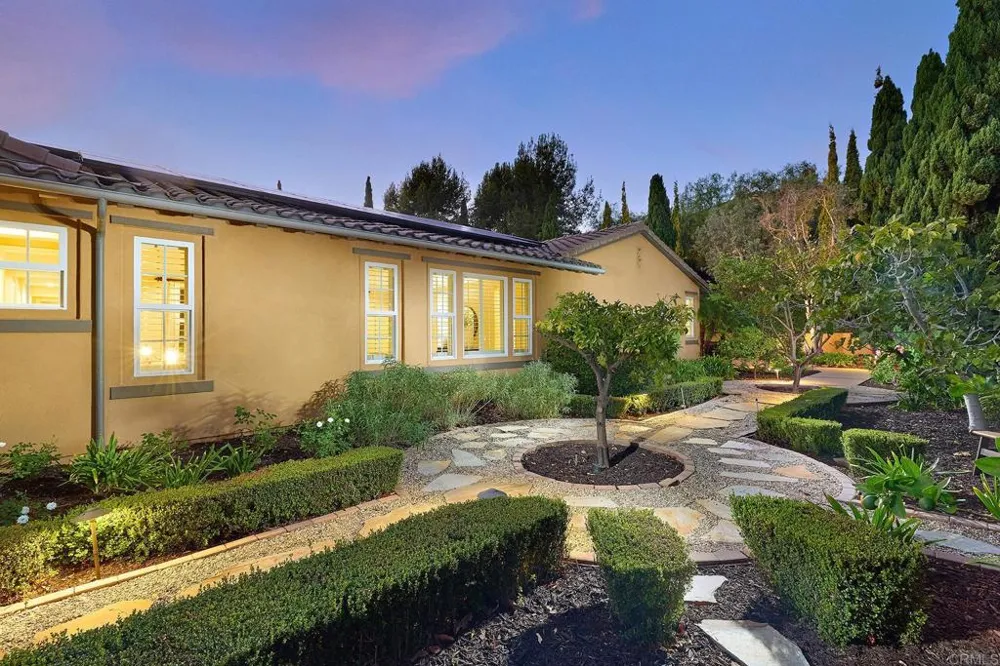 6936 SITIO CORDERO Carlsbad, CA 92009