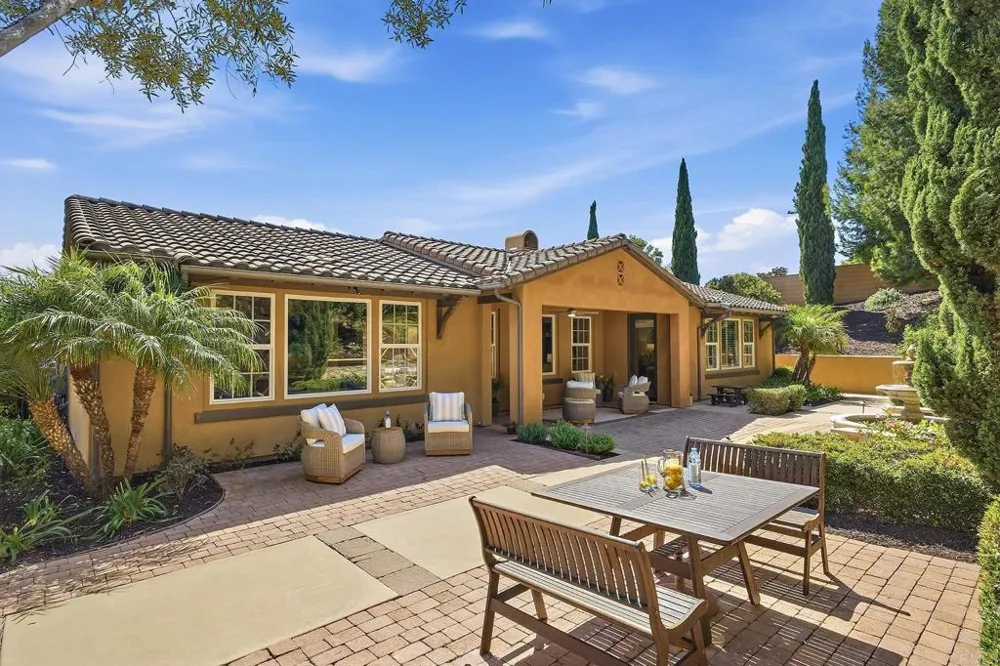 6936 SITIO CORDERO Carlsbad, CA 92009