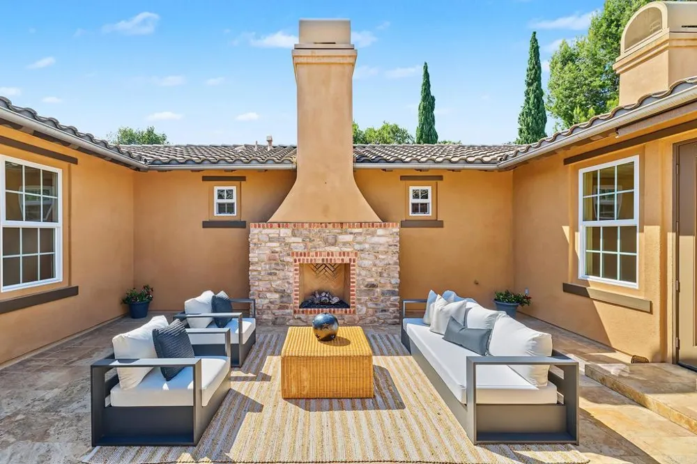 6936 SITIO CORDERO Carlsbad, CA 92009
