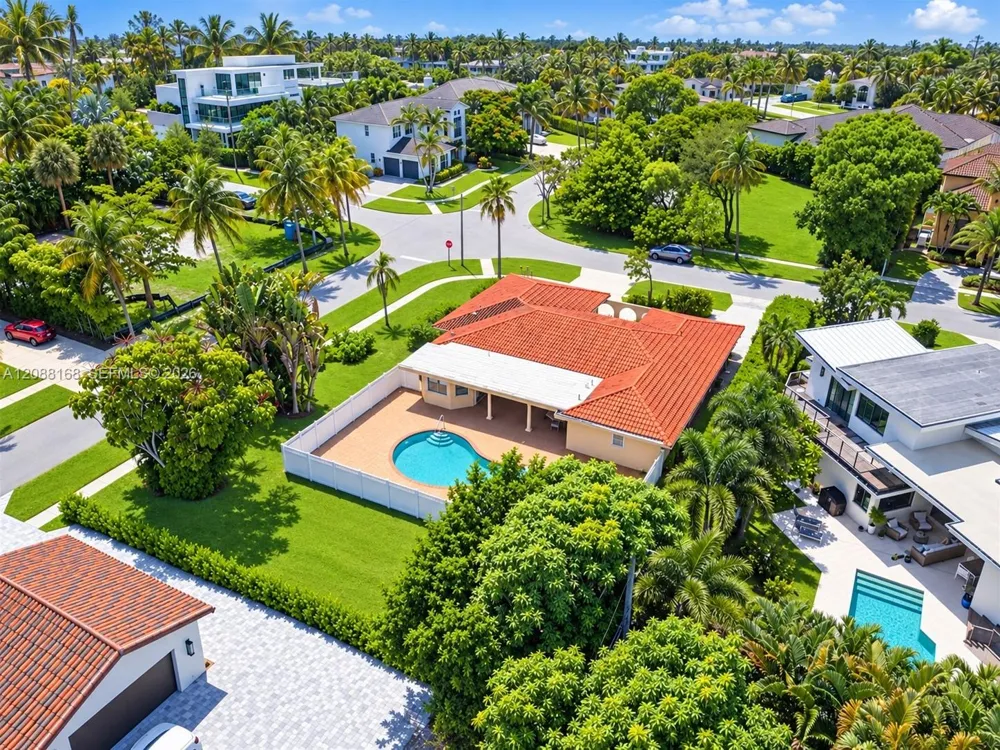820 NE 4th Ave Boca Raton, FL 33432