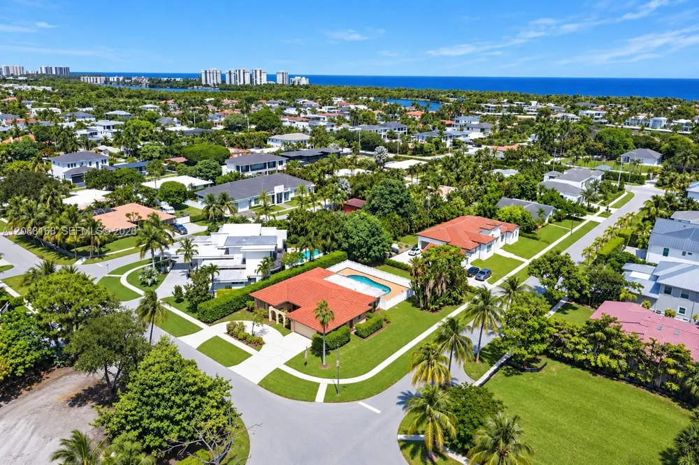 820 NE 4th Ave Boca Raton, FL 33432