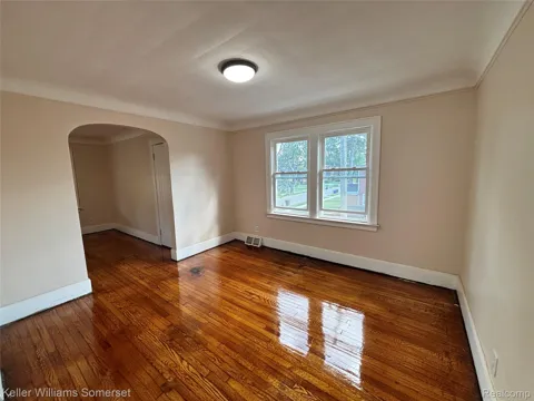 15803 Biltmore Street - Upper Unit