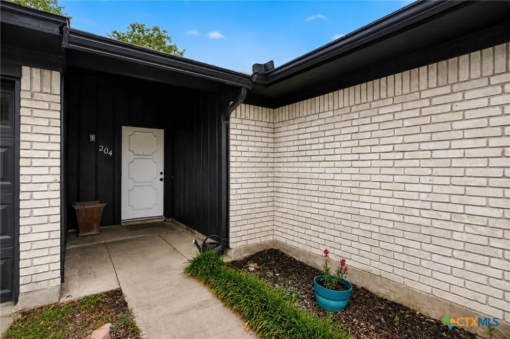 204 Timberlane Victoria, TX 77901