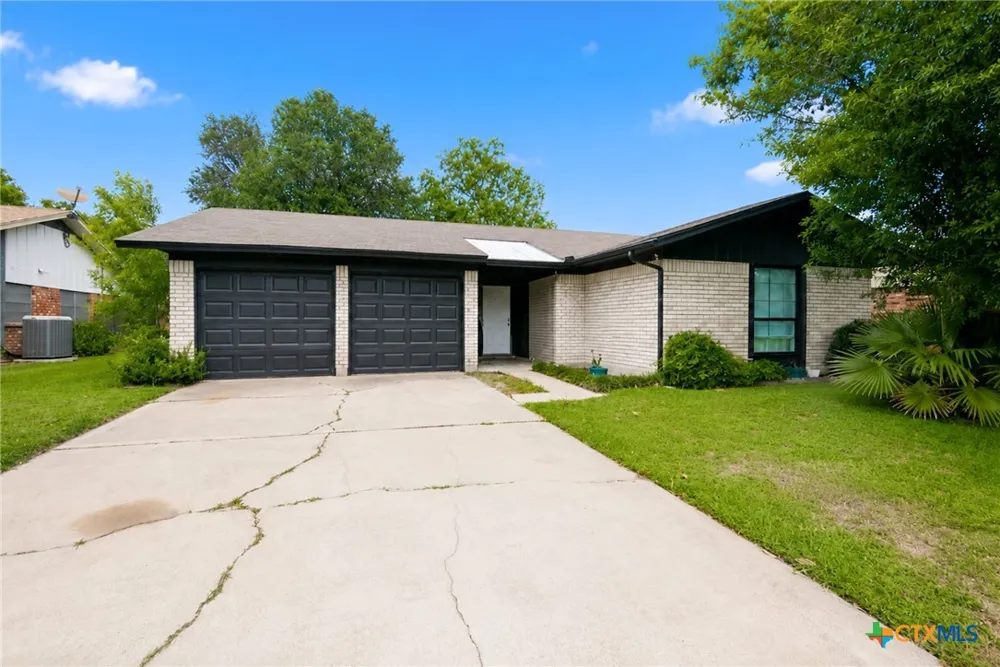 204 Timberlane Victoria, TX 77901