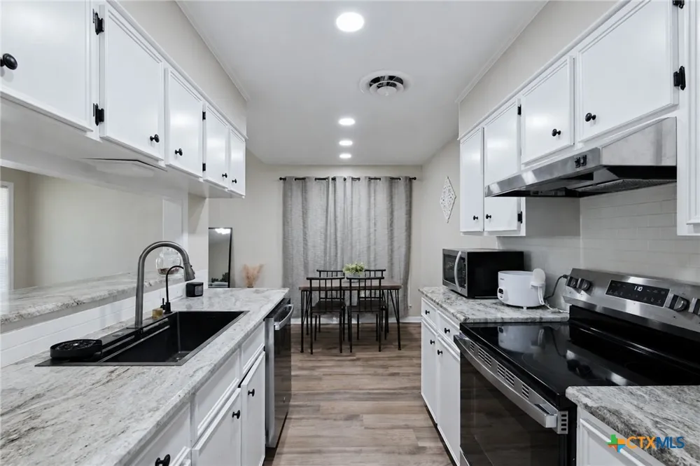 204 Timberlane Victoria, TX 77901