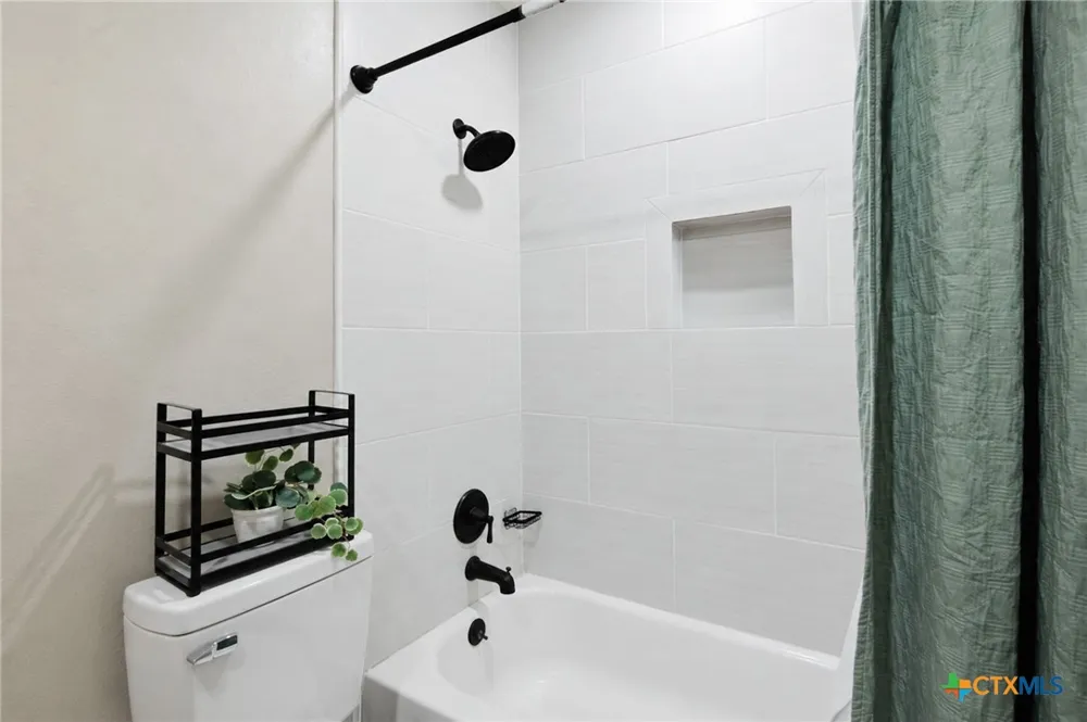 204 Timberlane Victoria, TX 77901