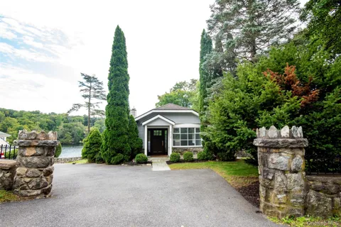 112 W Lake Boulevard