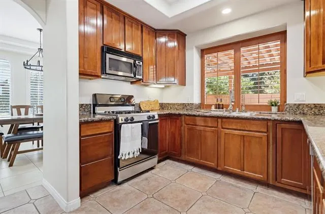 18120 Jaguar Court Los Angeles, CA 91335