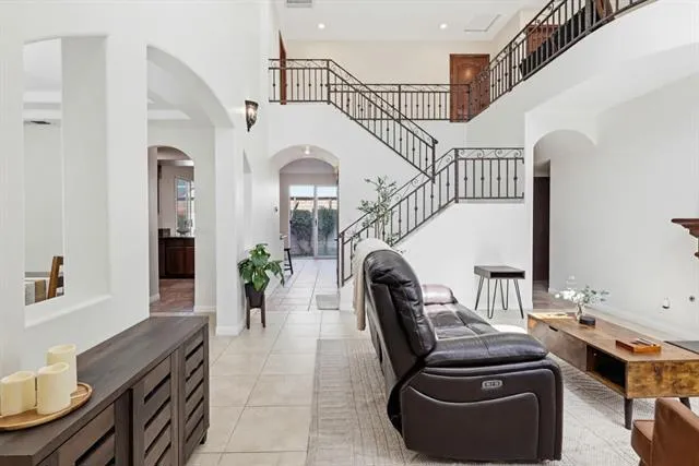 18120 Jaguar Court Los Angeles, CA 91335