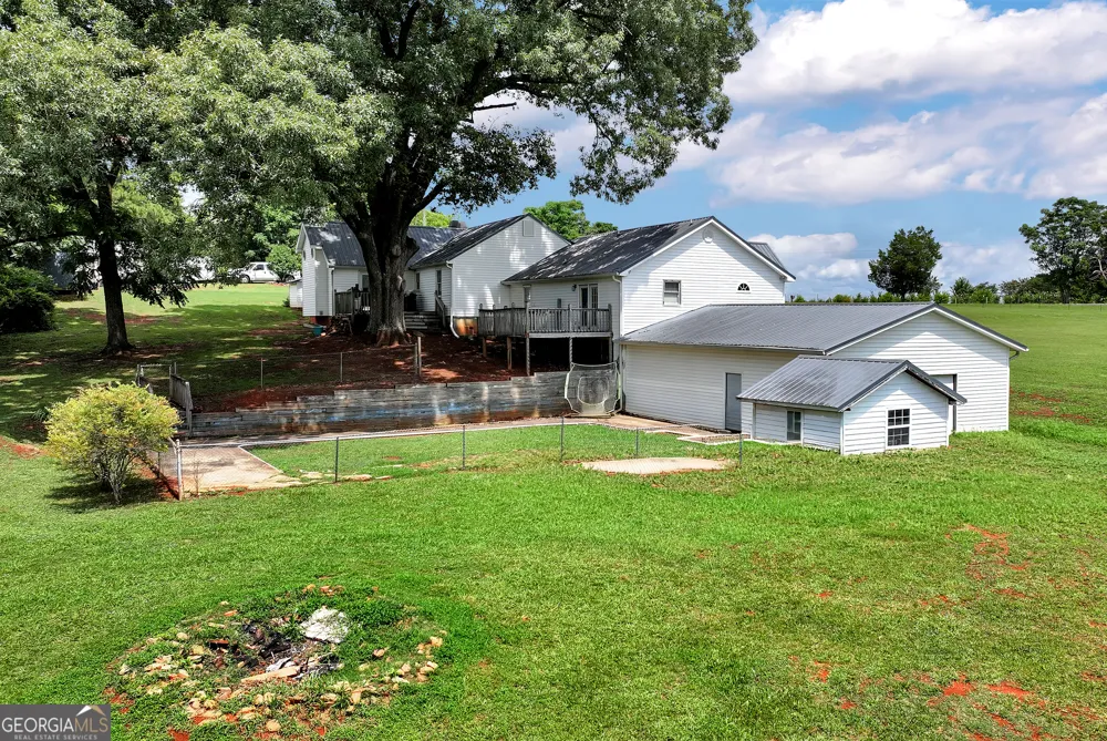 6009 Holly Springs RD Pendergrass, GA 30567