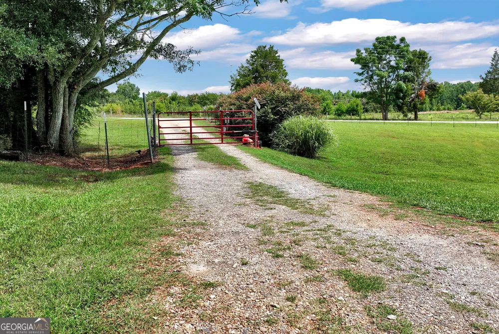 6009 Holly Springs RD Pendergrass, GA 30567