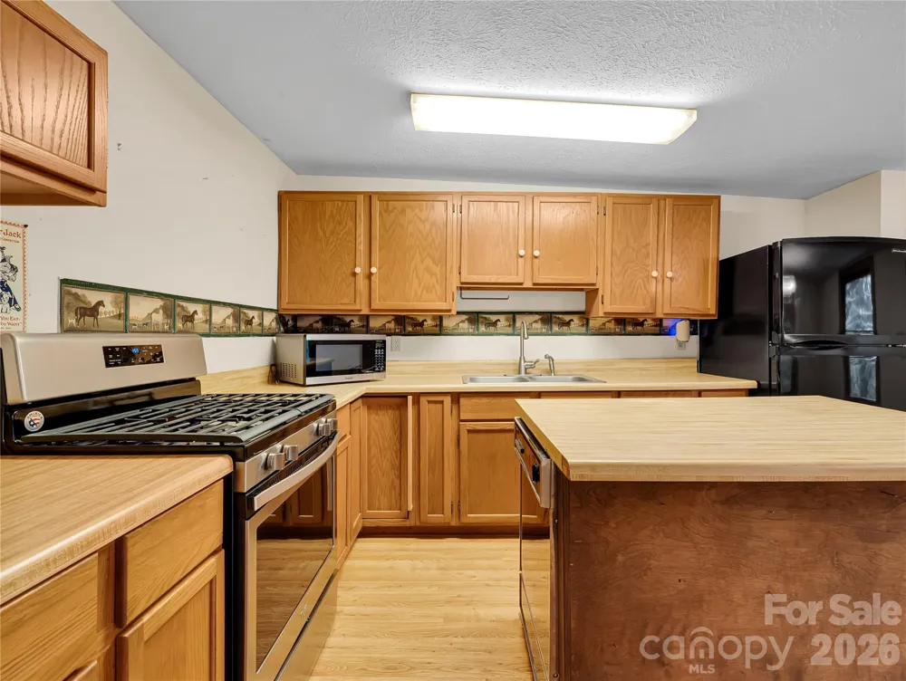989 Fox Mountain Road Columbus, NC 28722