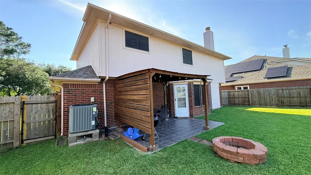 106 Crimson Bay Drive League City, TX 77573