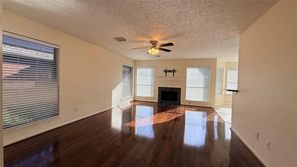 106 Crimson Bay Drive League City, TX 77573