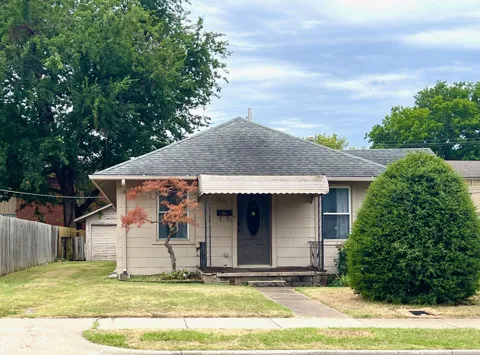 2532 E 7th Street