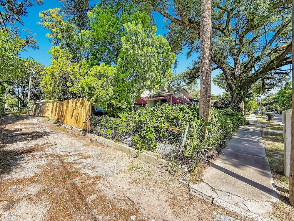 2121 10TH STREET S St Petersburg, FL 33705