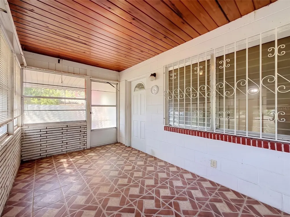 2121 10TH STREET S St Petersburg, FL 33705