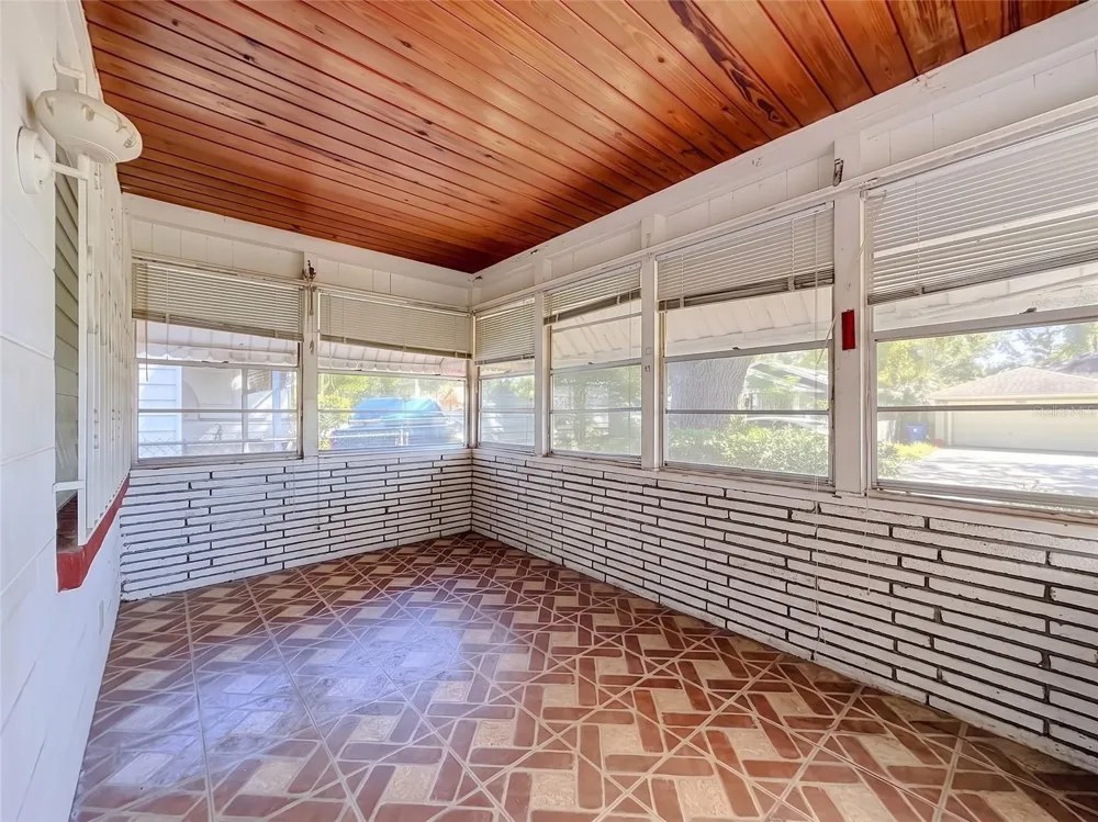 2121 10TH STREET S St Petersburg, FL 33705