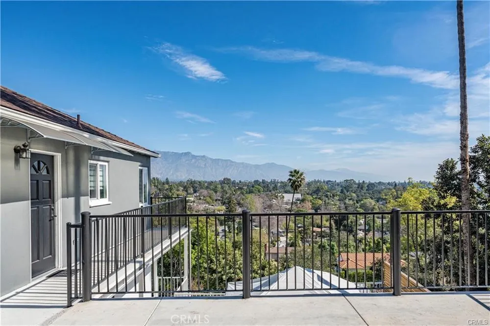 332 Anita Dr Pasadena, CA 91105