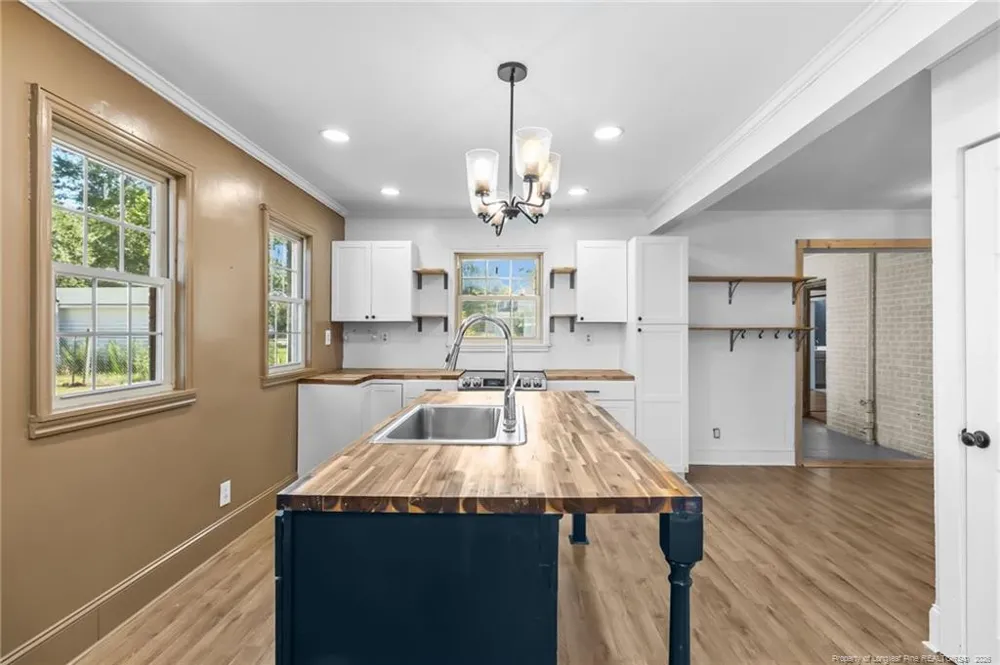 410 W Mclean Street St. Pauls, NC 28384