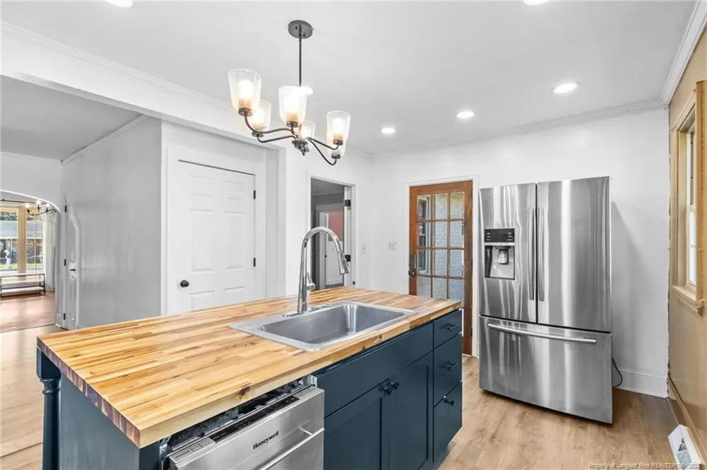 410 W Mclean Street St. Pauls, NC 28384