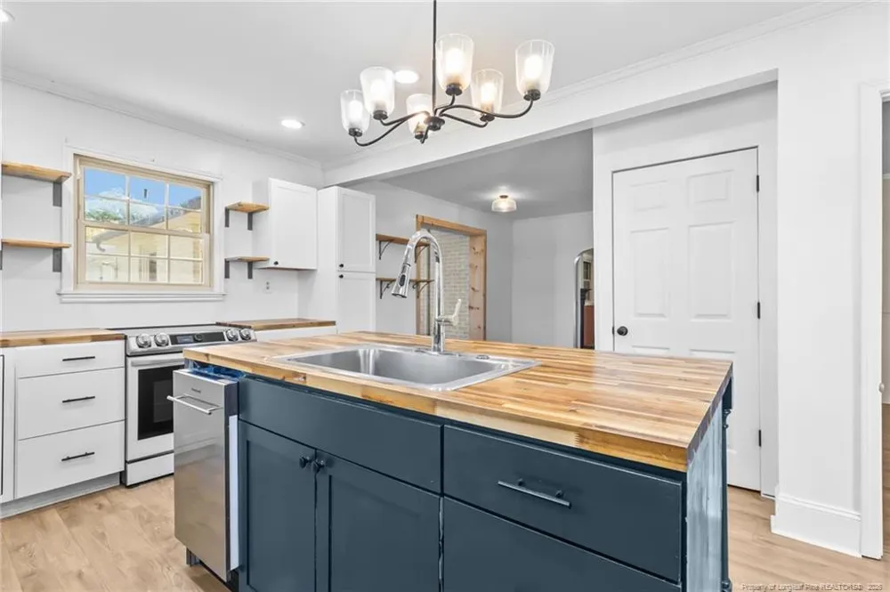 410 W Mclean Street St. Pauls, NC 28384