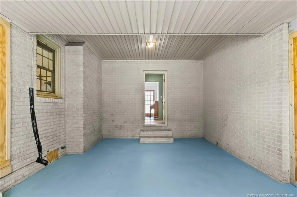 410 W Mclean Street St. Pauls, NC 28384