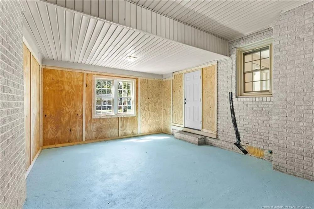 410 W Mclean Street St. Pauls, NC 28384