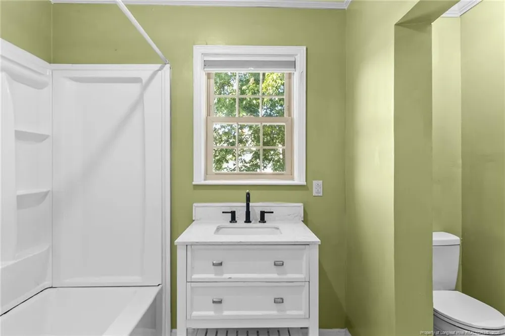 410 W Mclean Street St. Pauls, NC 28384
