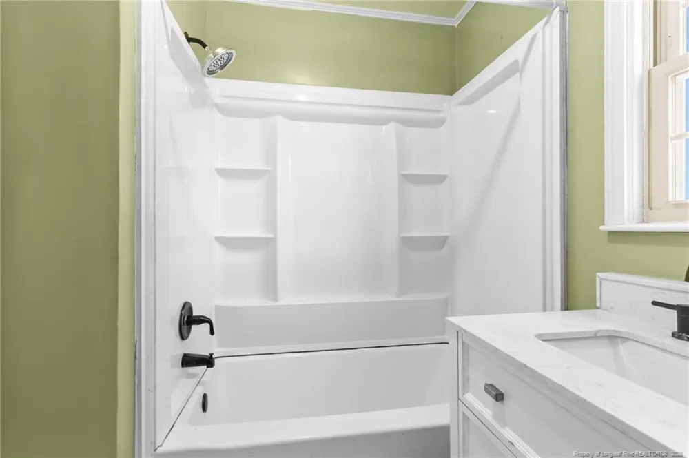 410 W Mclean Street St. Pauls, NC 28384