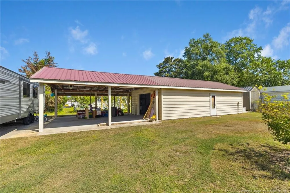 410 W Mclean Street St. Pauls, NC 28384